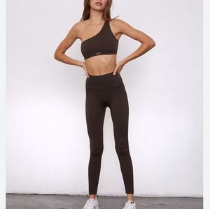 NWT ESPRESSO SetActive sculptflex in SMALL